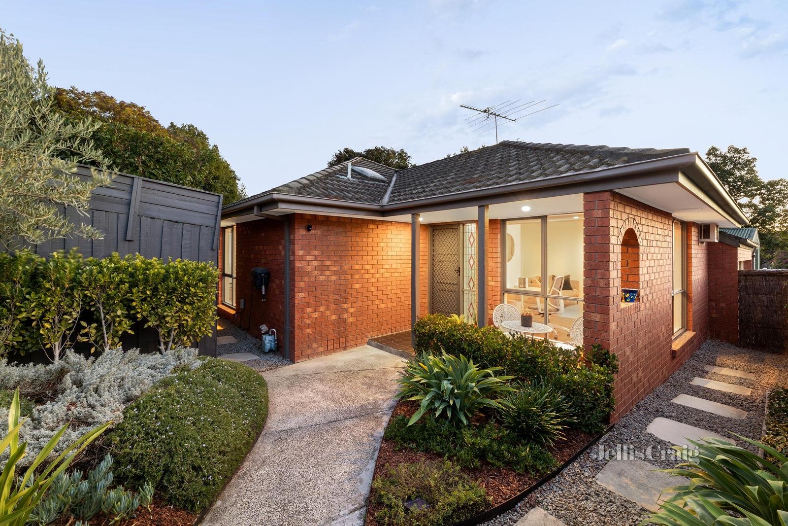 2/37 Argyle Street, Macleod image 2