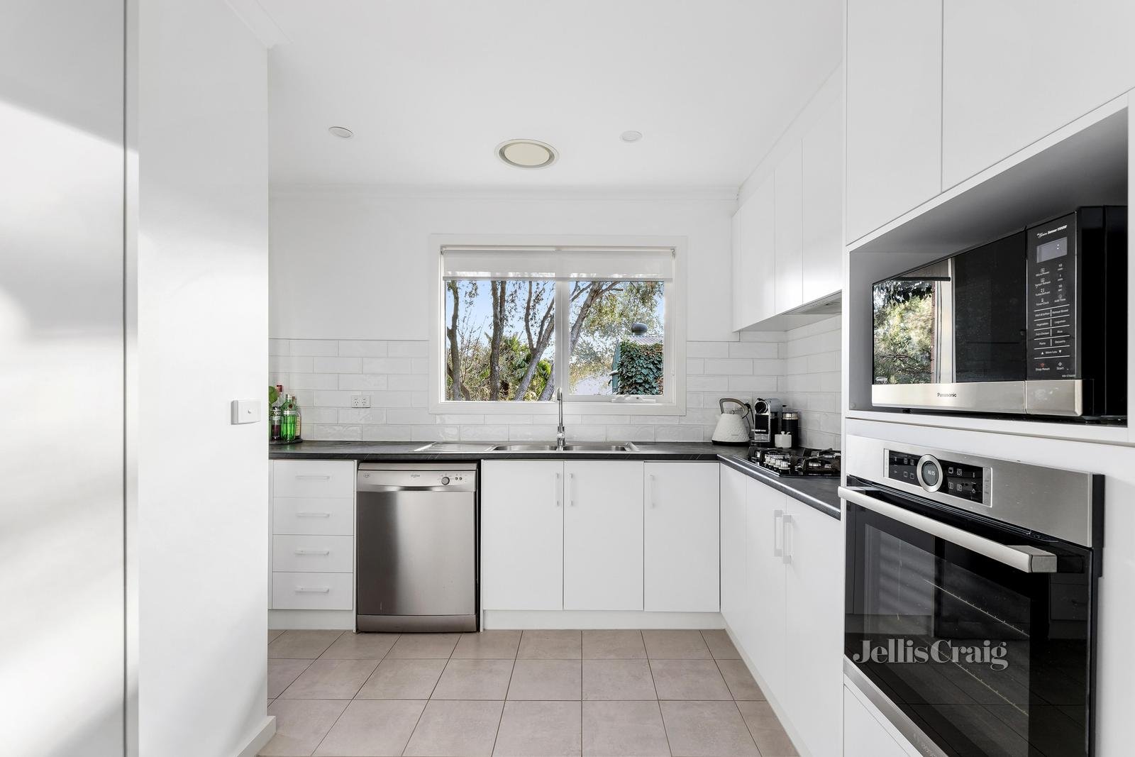 2/37 Argyle Street, Macleod image 7