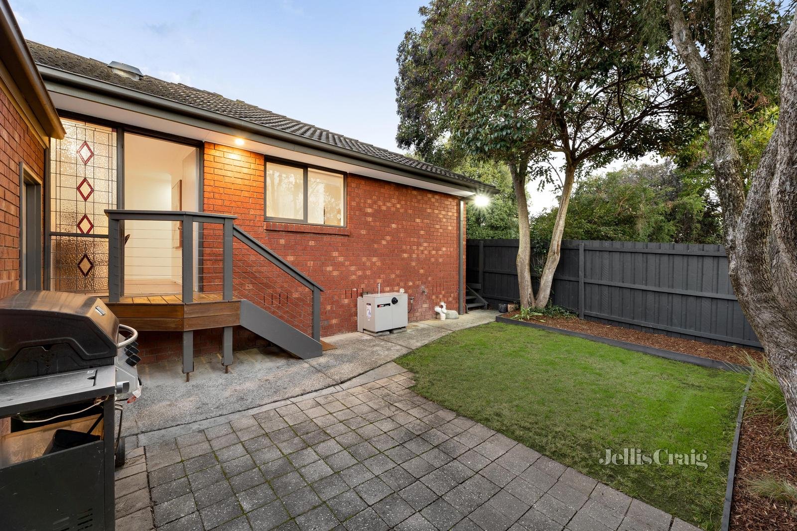 2/37 Argyle Street, Macleod image 11