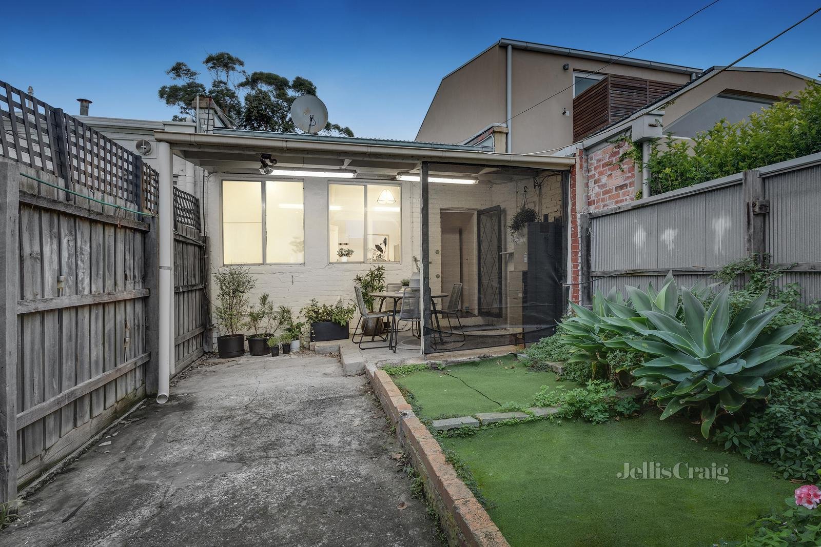 237 Danks Street, Albert Park image 9