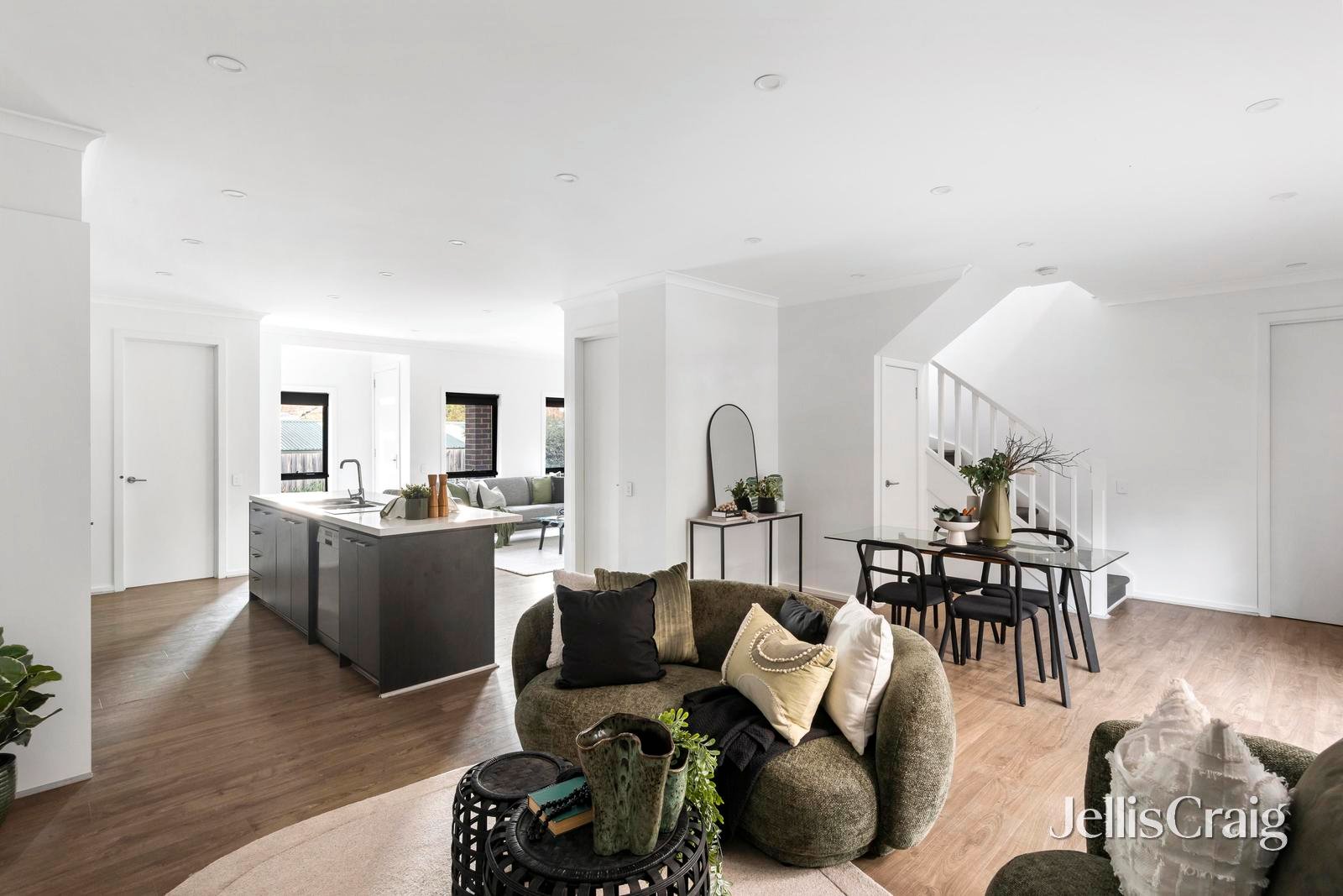 2/37 Drysdale Street, Yallambie image 2