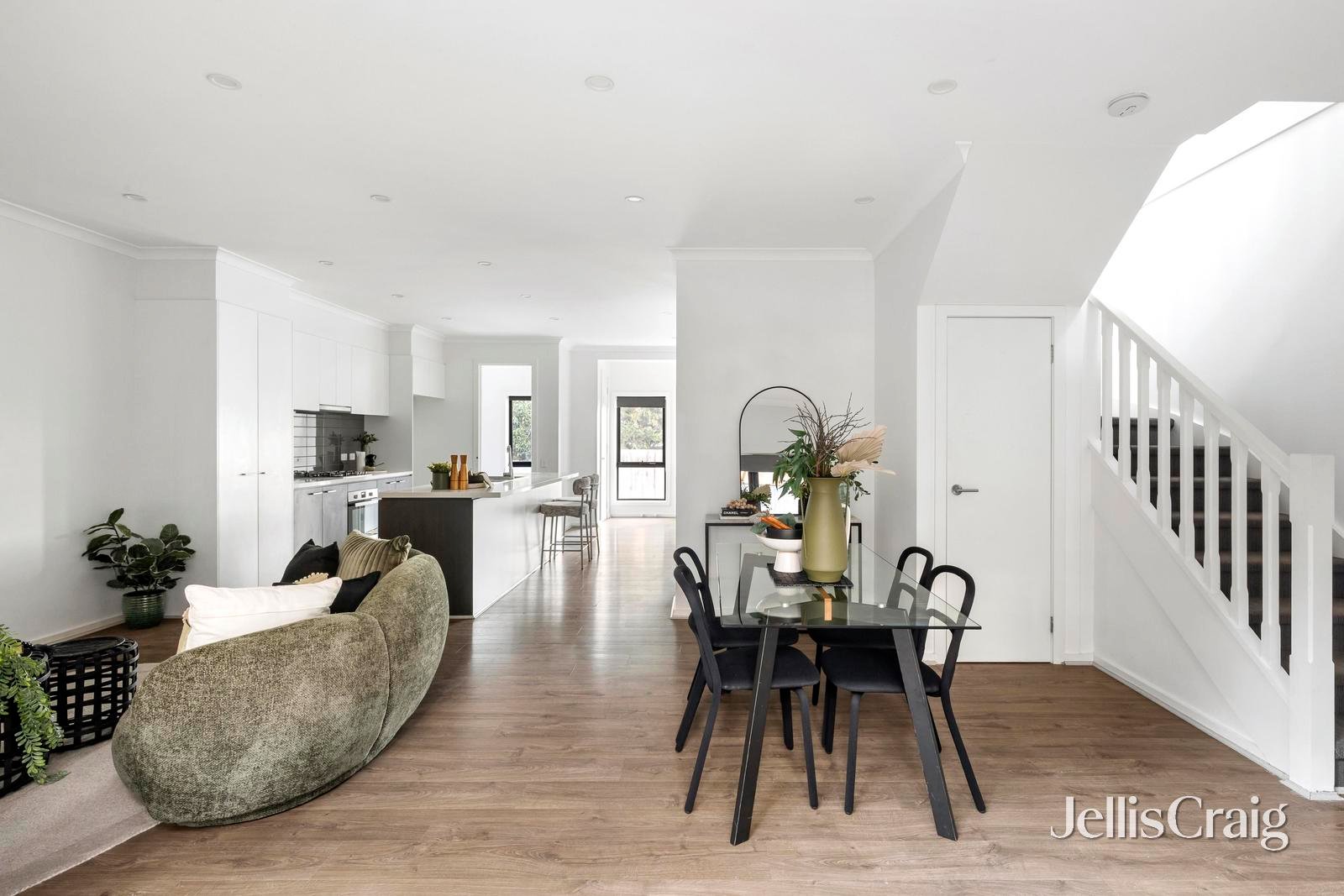 2/37 Drysdale Street, Yallambie image 4