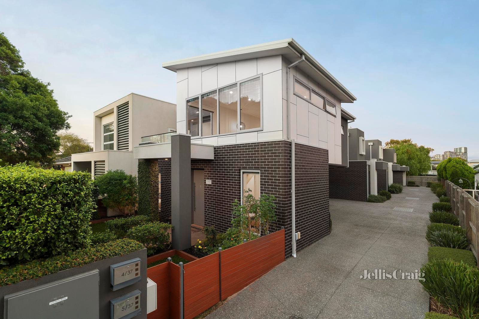 2/37 Epsom Road, Ascot Vale image 2