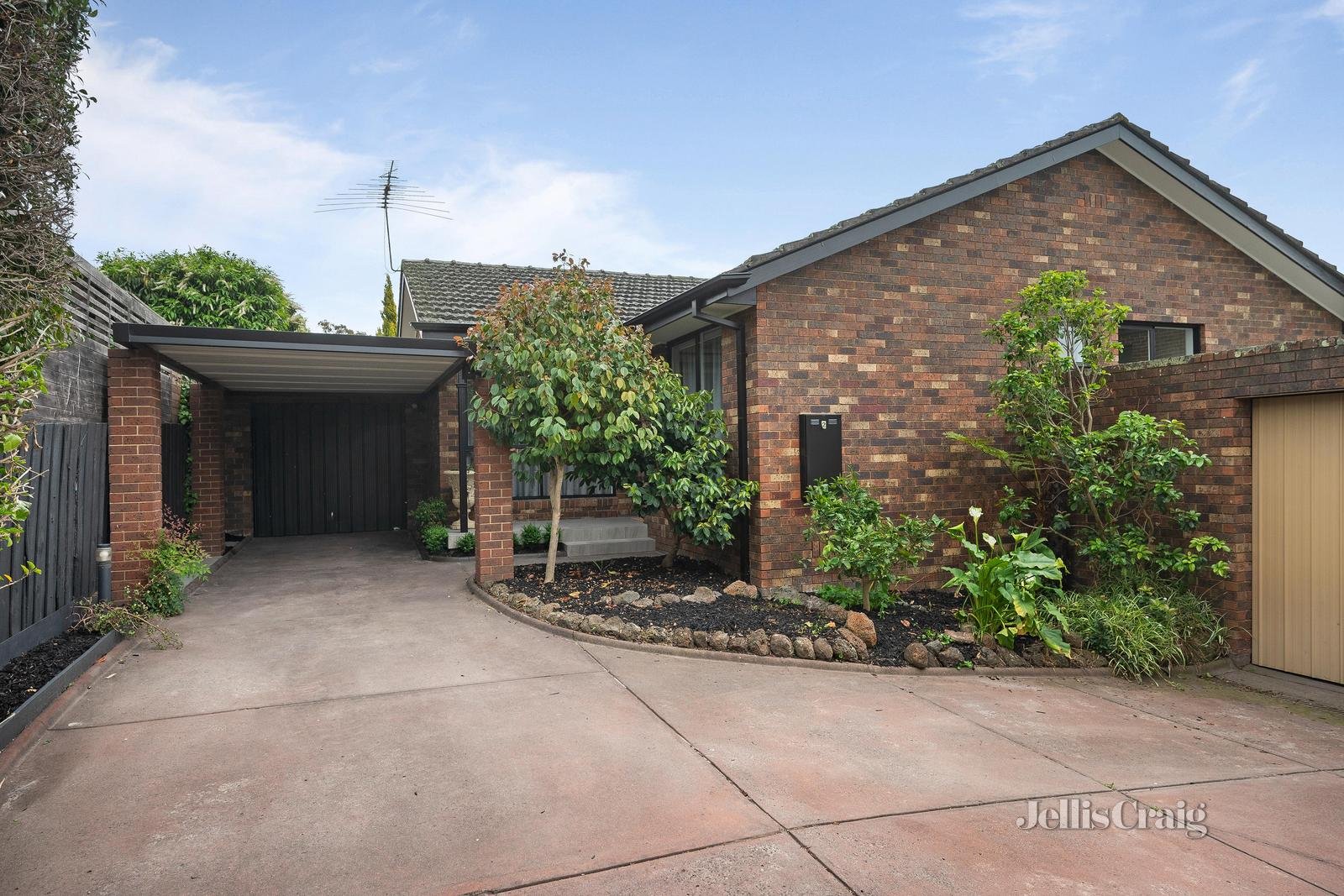 2/37 Hartwood Street, Kew East image 1