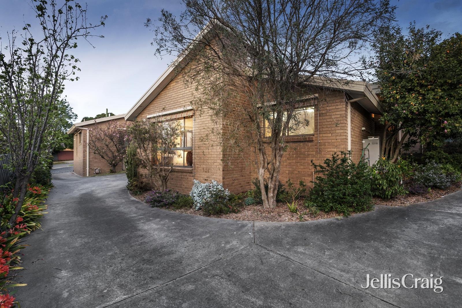 2/37 Millicent Street, Rosanna image 8