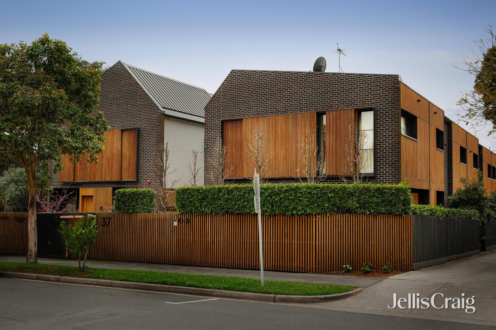 2/37 Robinson Road, Hawthorn image 1