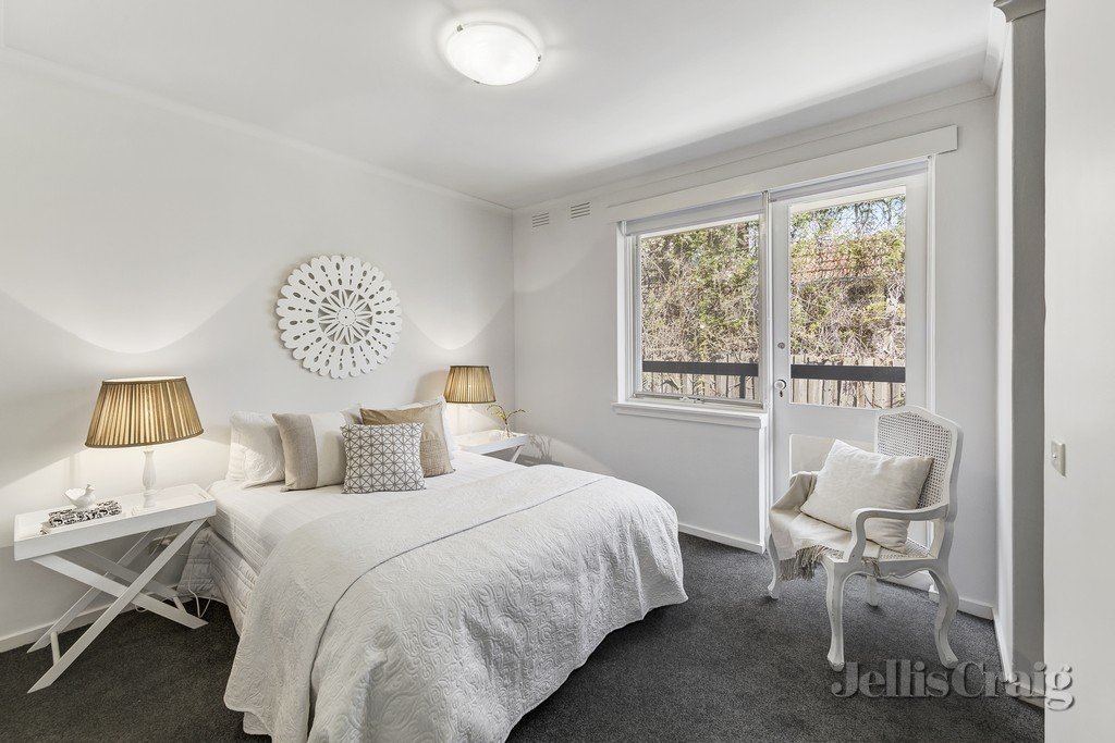 2/37 Rockley Road, South Yarra image 3