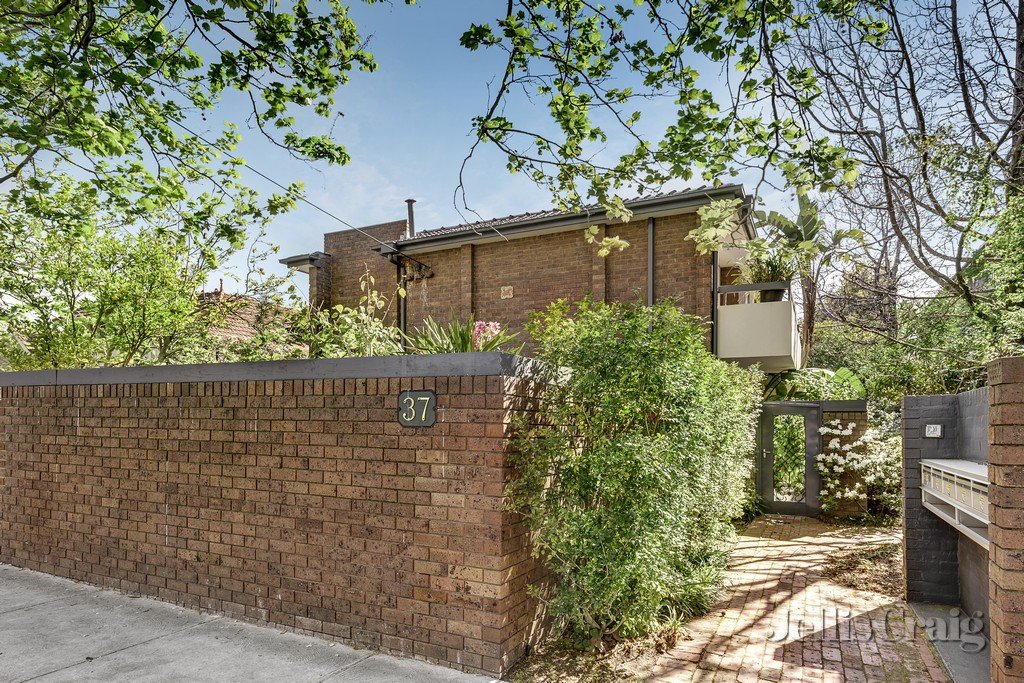 2/37 Rockley Road, South Yarra image 5