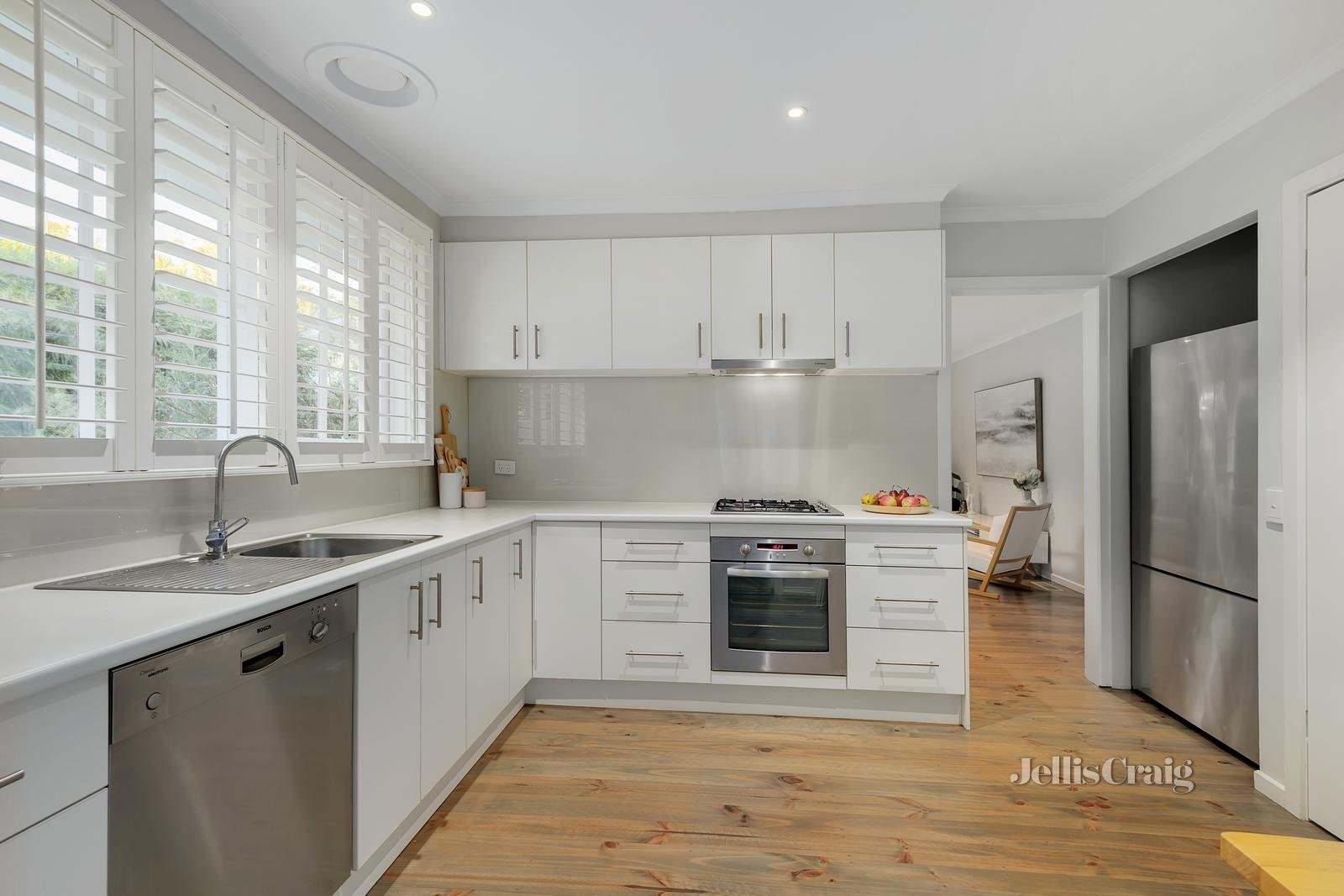 2/37 The Avenue, Blackburn image 4