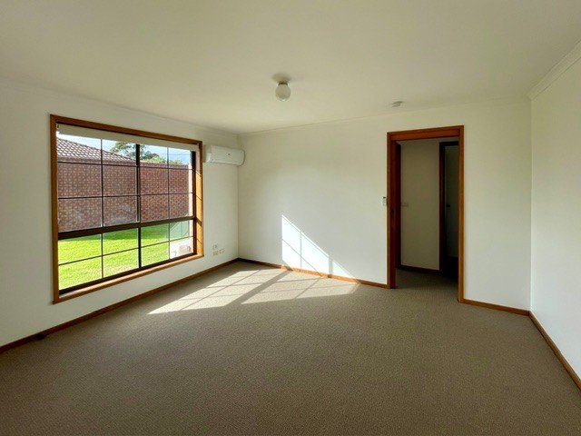 2/37 Thompson Street, Whittington image 2