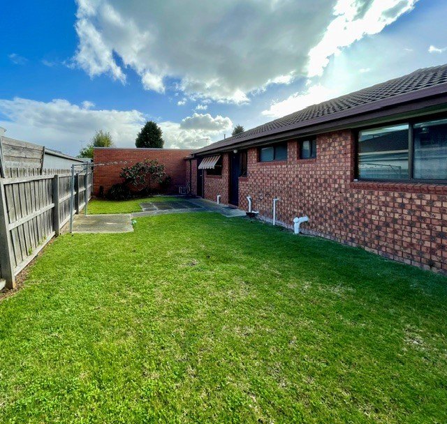 2/37 Thompson Street, Whittington image 7