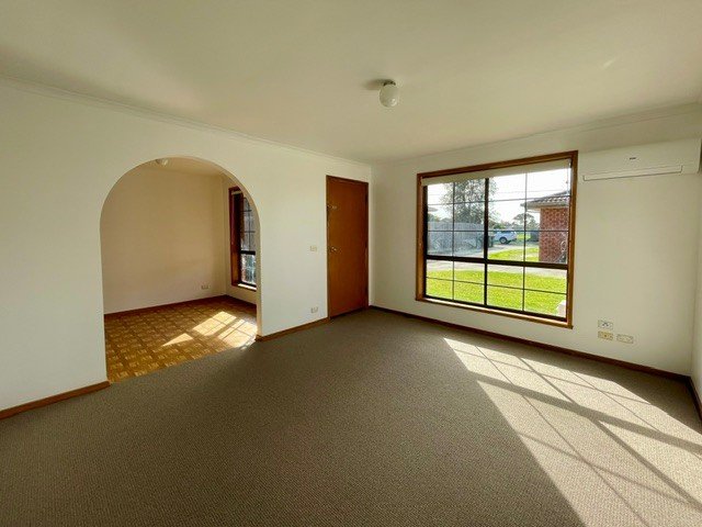 2/37 Thompson Street, Whittington image 3