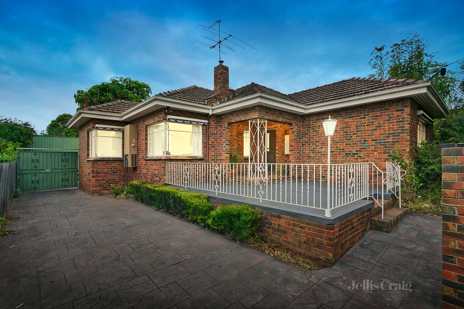 237 Warrigal Road, Burwood image 2