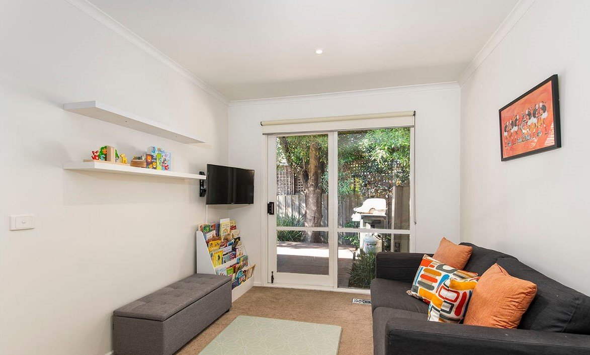 2/372 Middleborough Road, Blackburn image 5