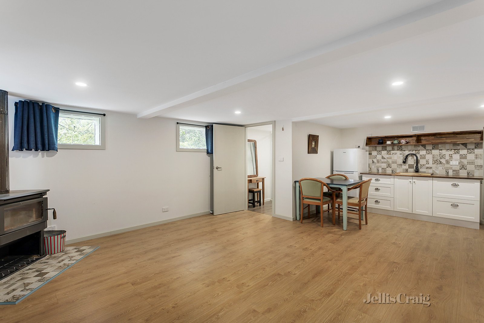 2/374 Middleborough Road, Blackburn image 3