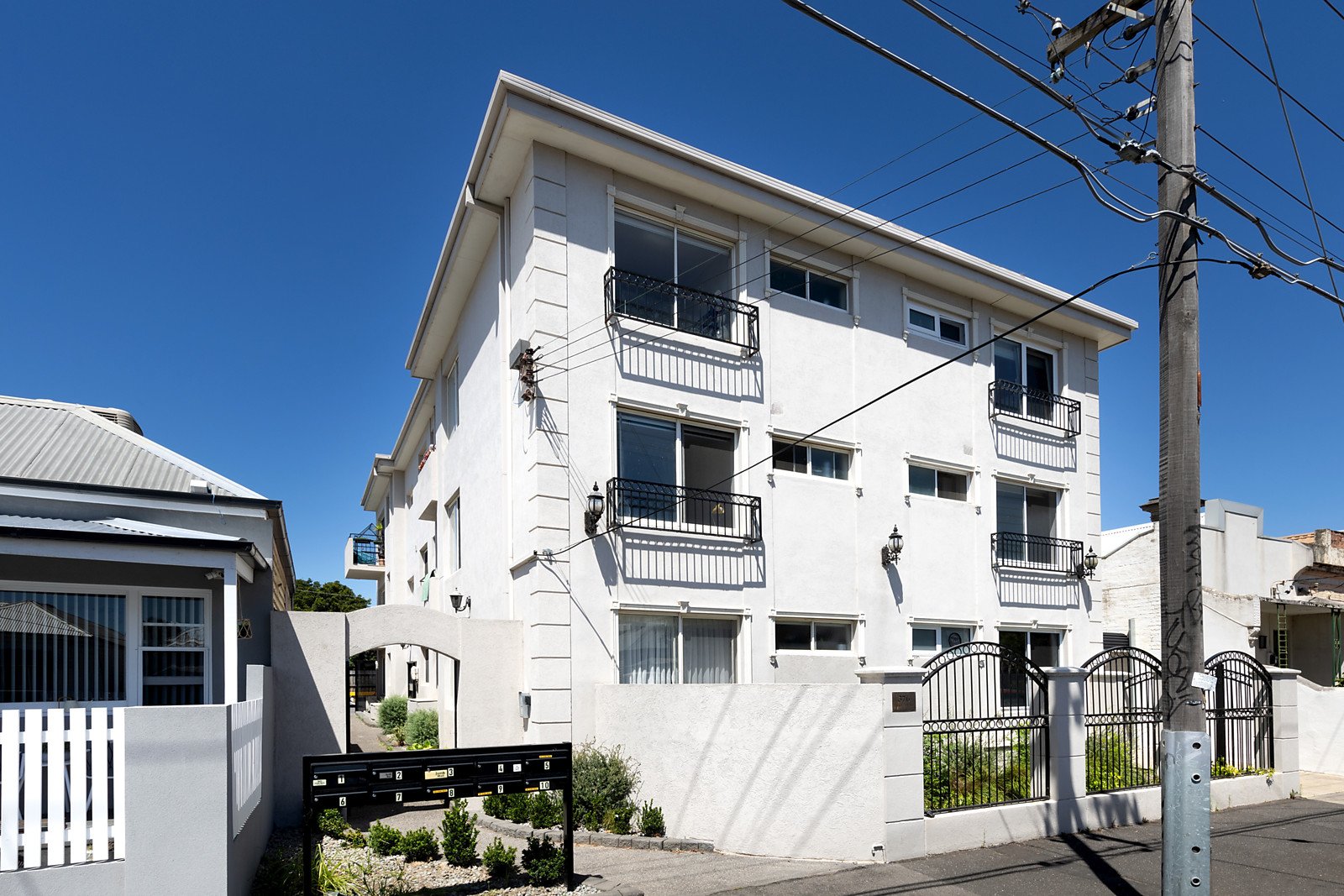 2-376-barkly-street-brunswick-vic-3056