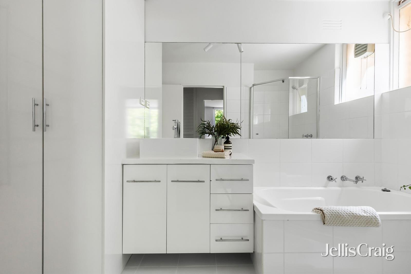 2/379 Dandenong Road, Armadale image 7