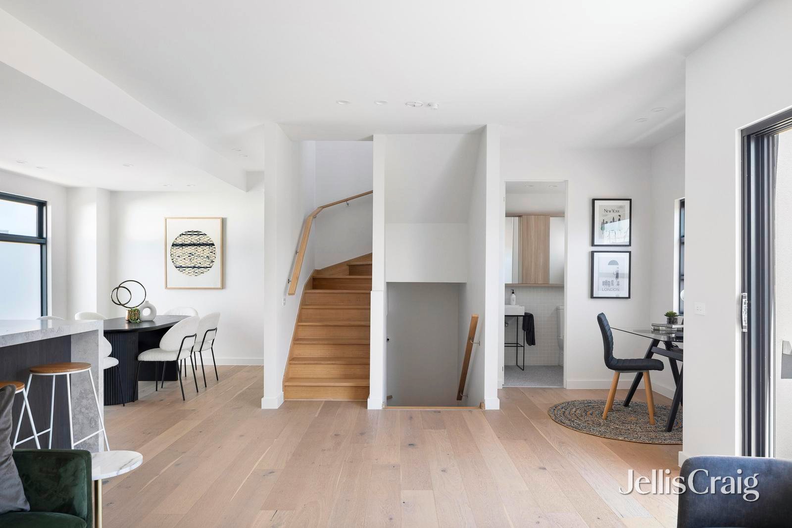 2/38 Toolambool Road, Carnegie image 2