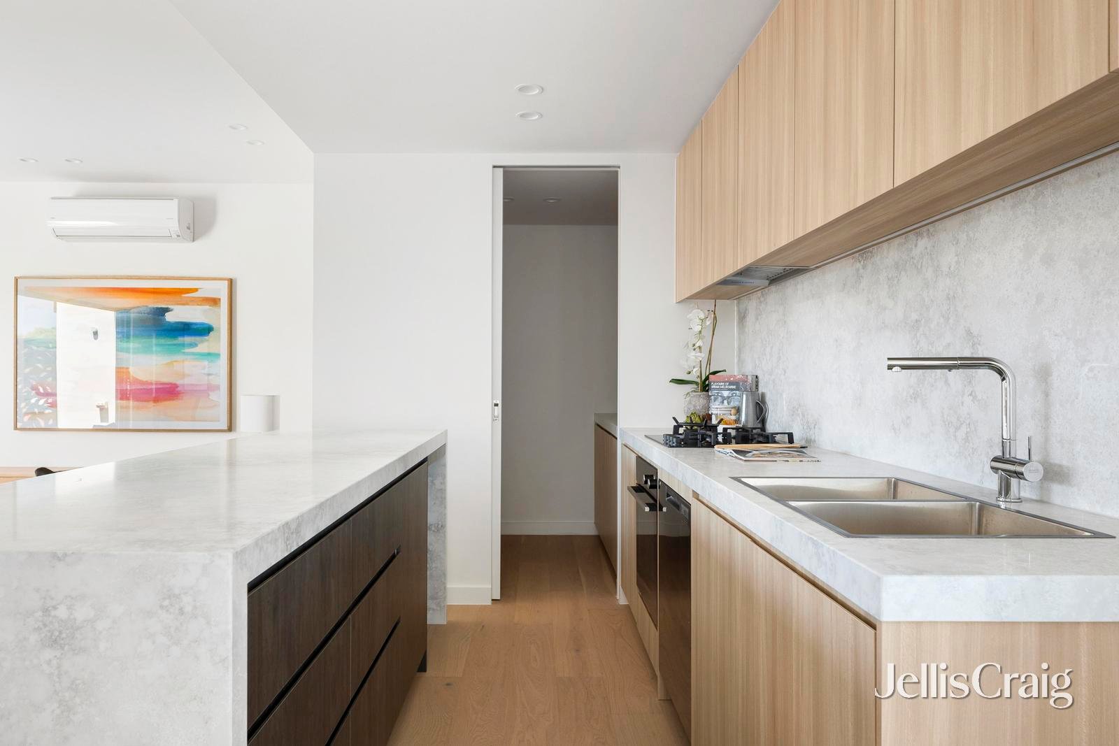 2/38 Toolambool Road, Carnegie image 7