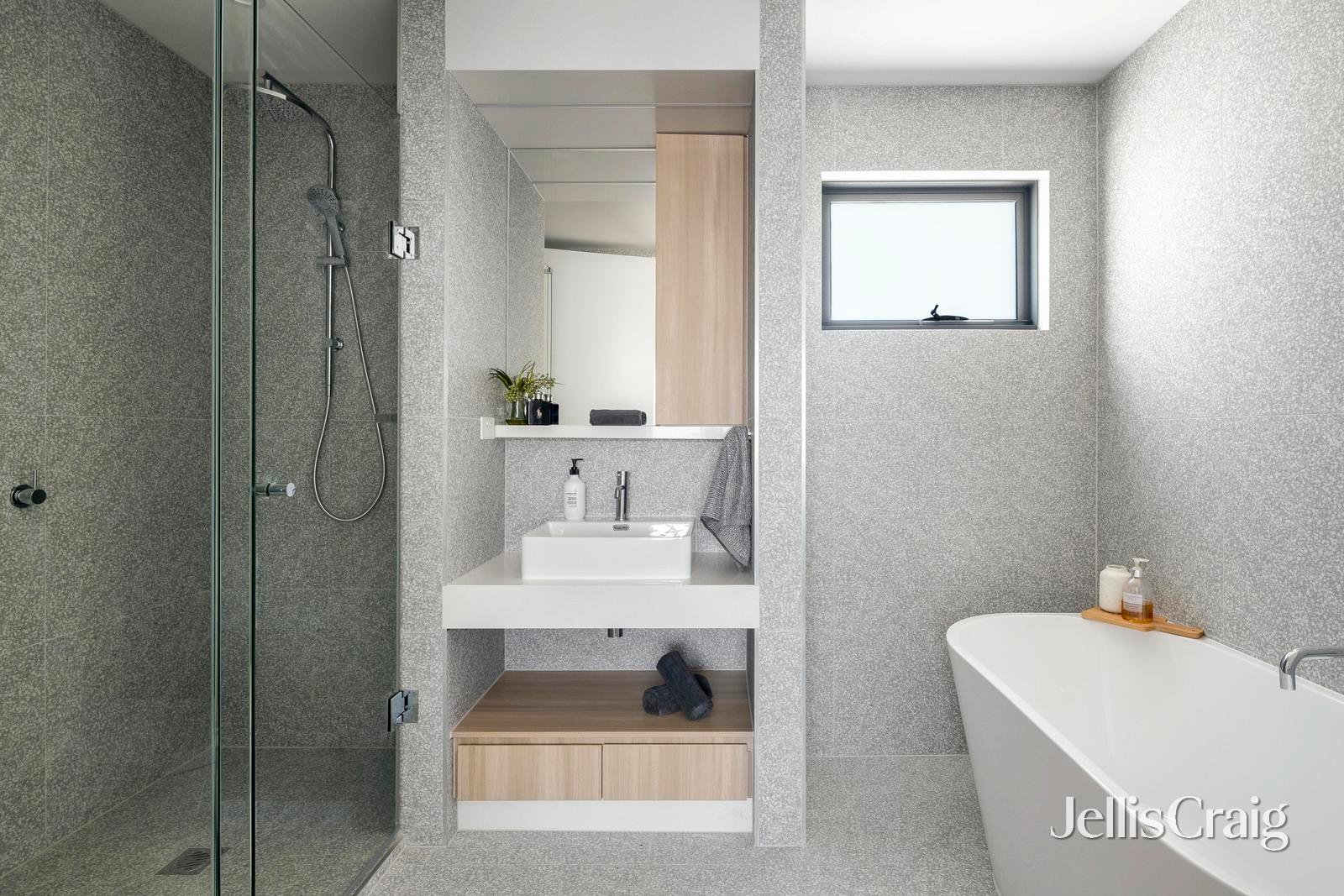 2/38 Toolambool Road, Carnegie image 11