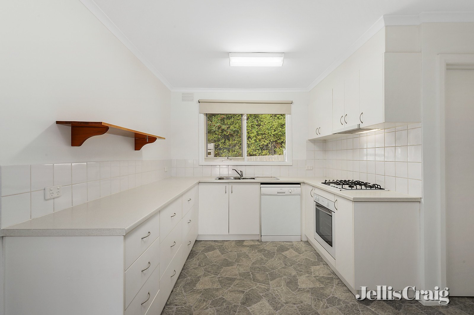 2/39 Bedford Road, Ringwood image 3