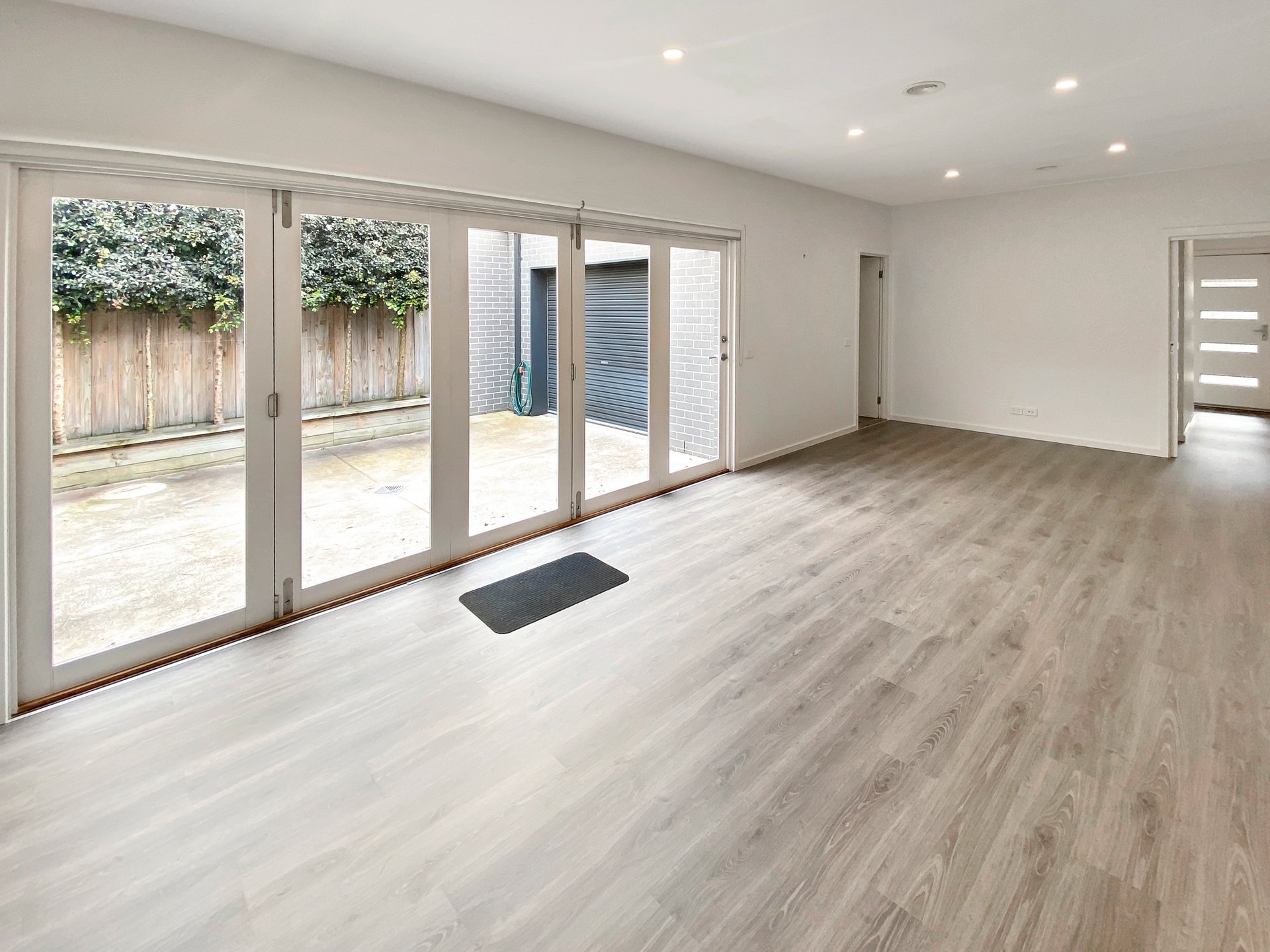 2/39 Clarence Street, Geelong West image 3