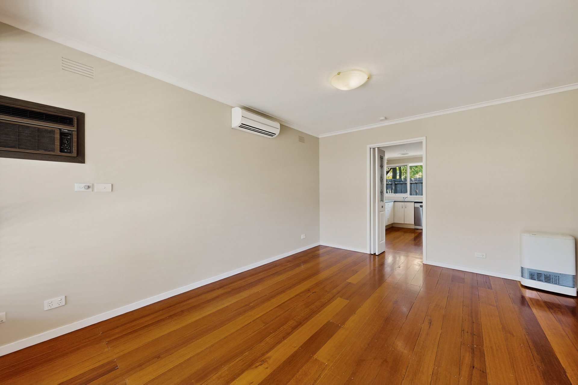 2/39 Flinders Street, Mentone image 2