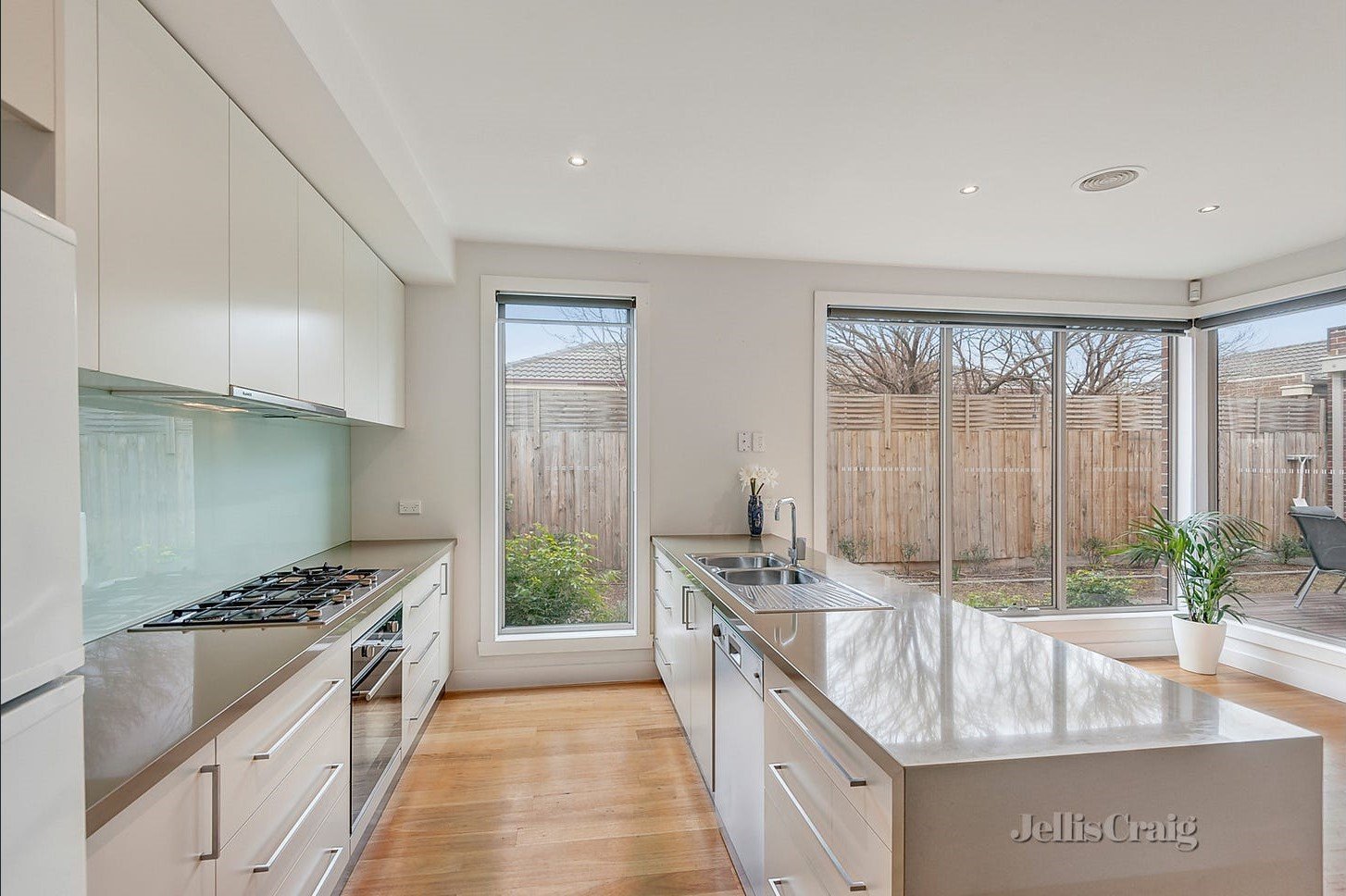 2/39 Kemp Avenue, Mount&nbsp;Waverley image 1