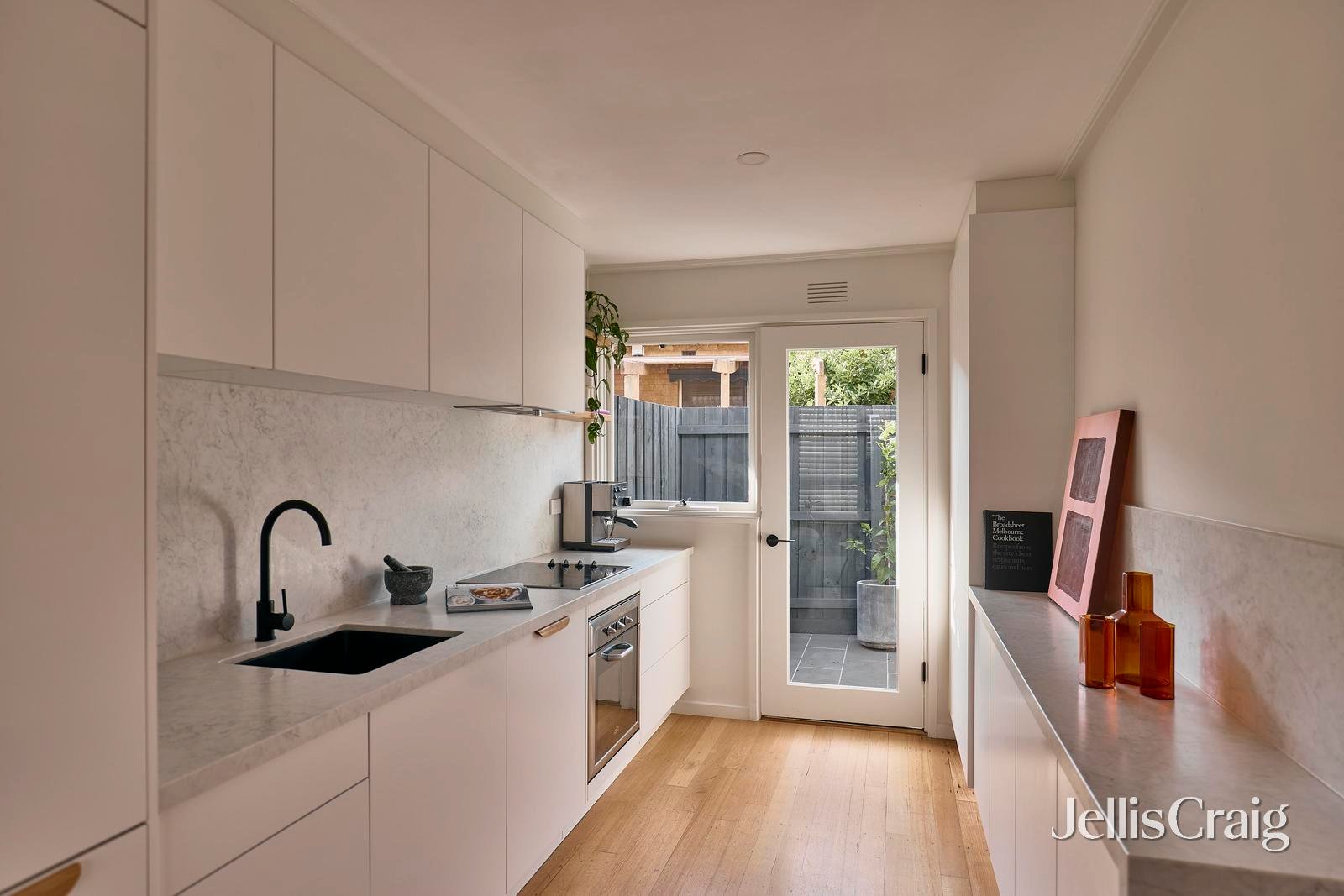 2/39 Martin Street, Thornbury image 8