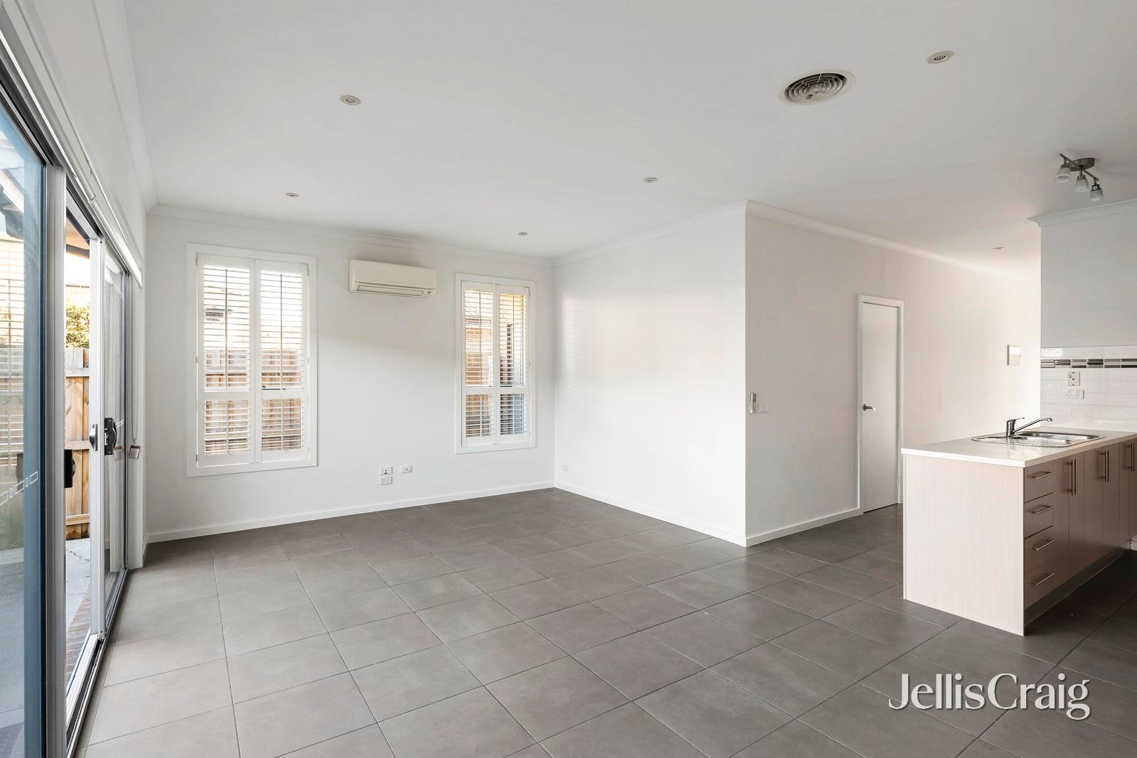 2/39 Pickett Street, Reservoir image 4