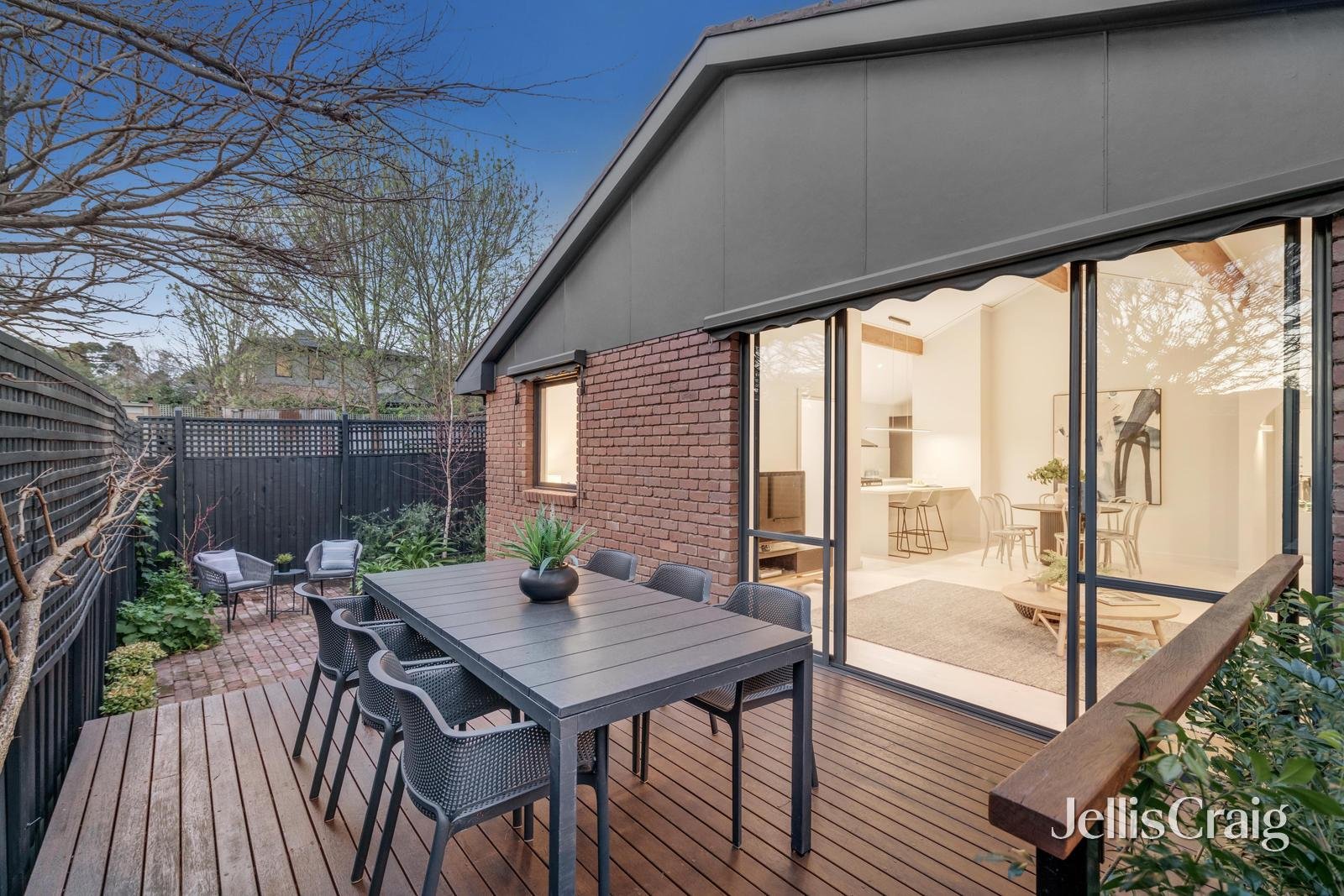 2/39 Pine Street, Surrey Hills image 1