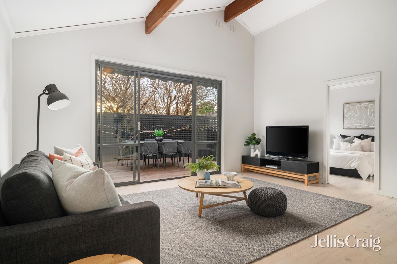 2/39 Pine Street, Surrey Hills image 2