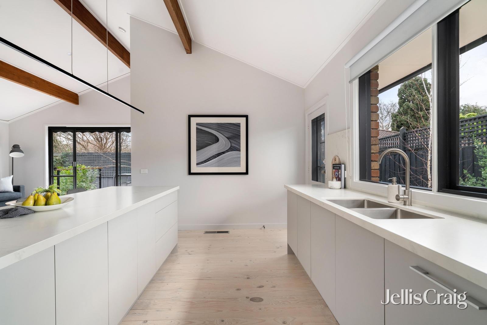 2/39 Pine Street, Surrey Hills image 3
