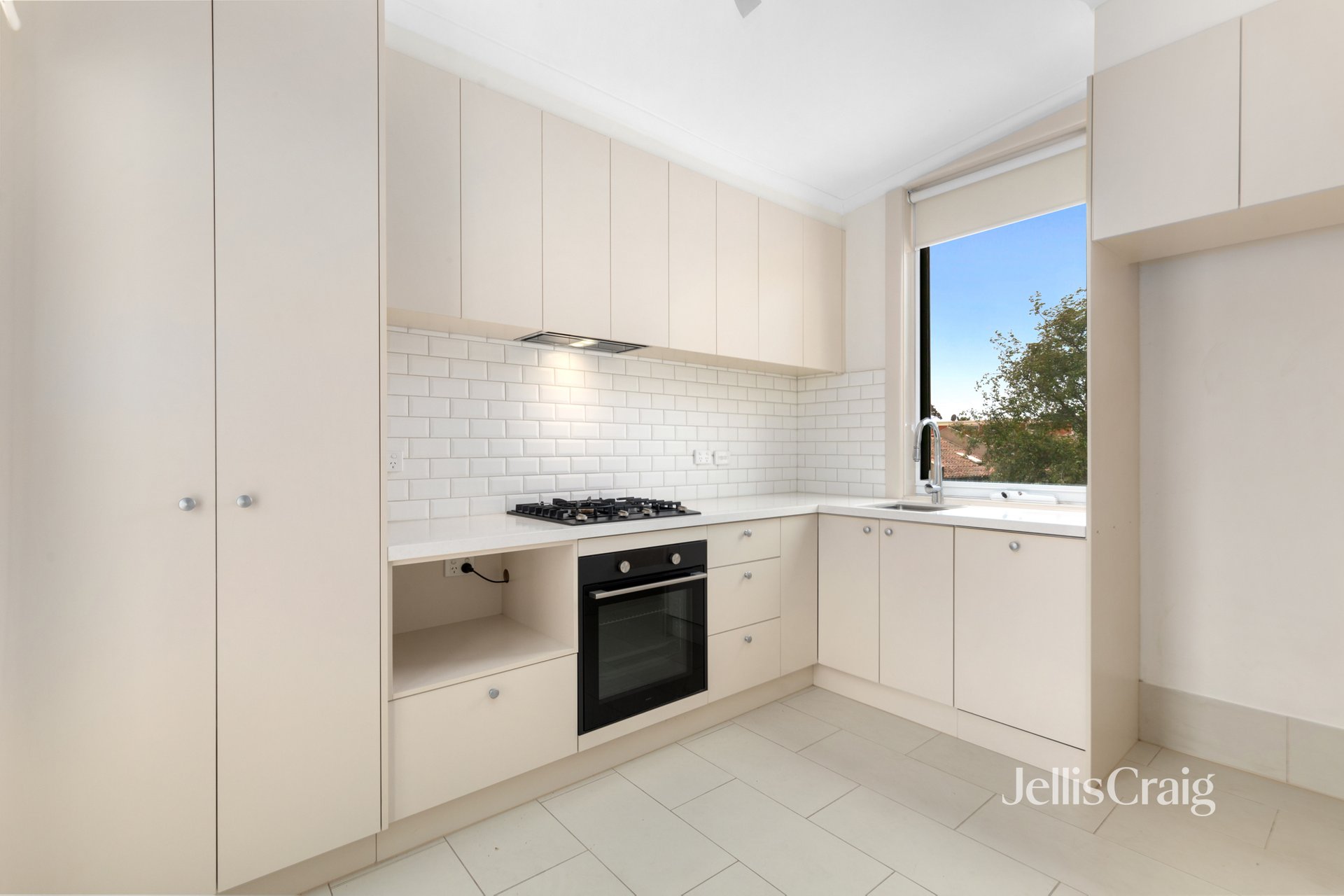 2/395 Dandenong Rd, Armadale image 2