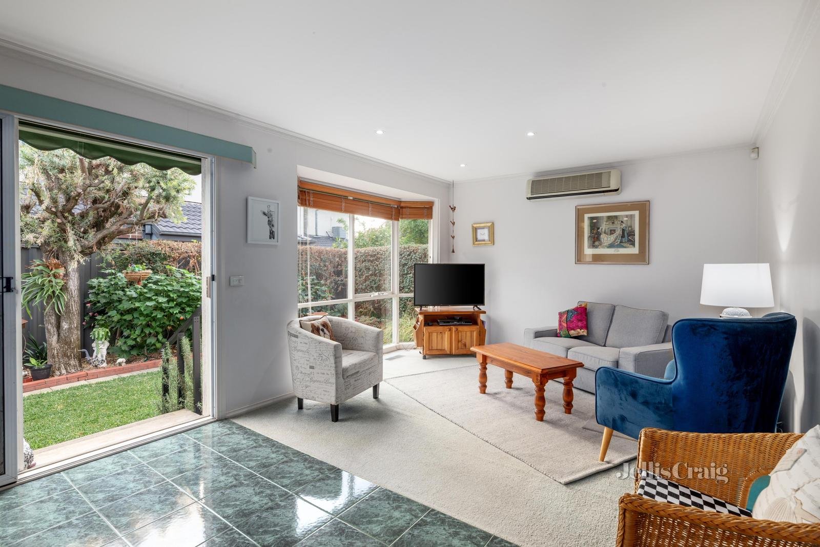 2/395 Stephensons Road, Mount Waverley image 2