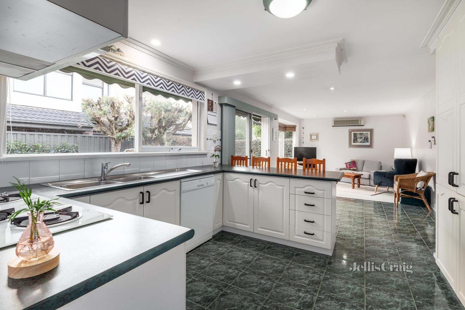 2/395 Stephensons Road, Mount Waverley image 5