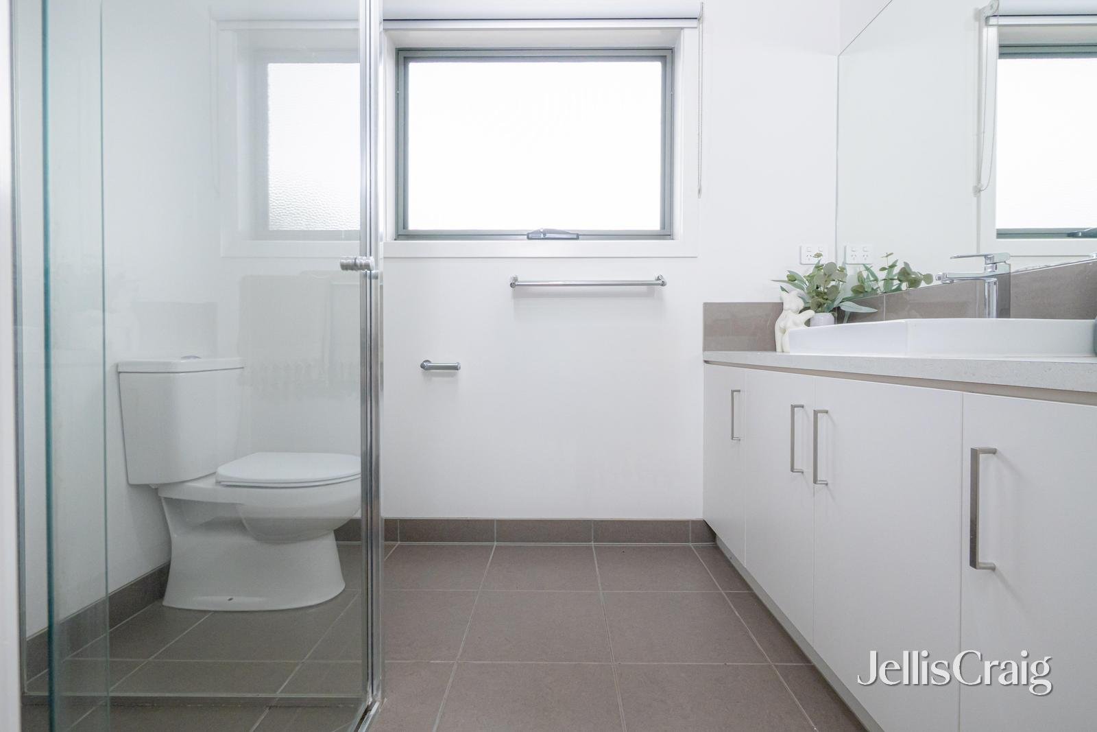 2/396 Autumn Street, Herne&nbsp;Hill image 5