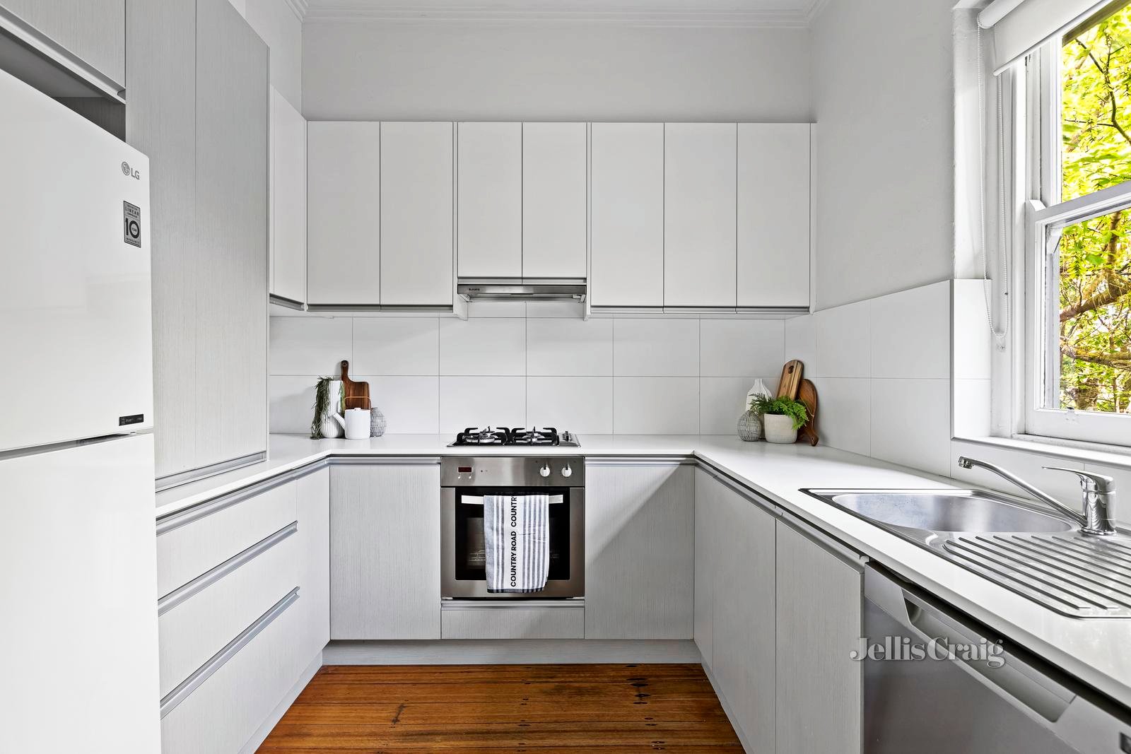 2/39a Balaclava Road, St Kilda East image 3