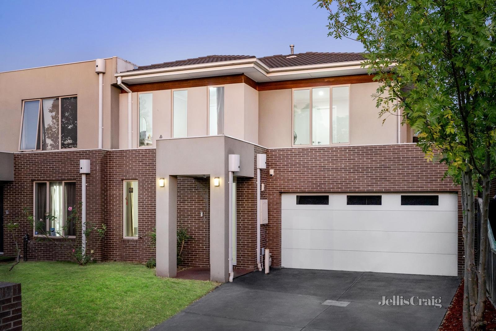 23A Pine Way, Doncaster East image 1