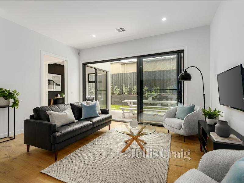 2/3a William Street, Donvale image 2