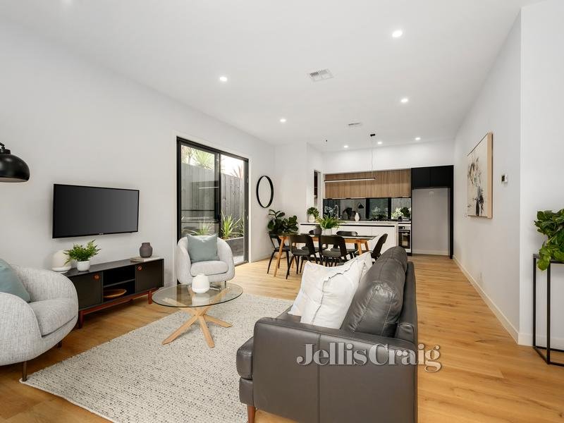 2/3a William Street, Donvale image 4