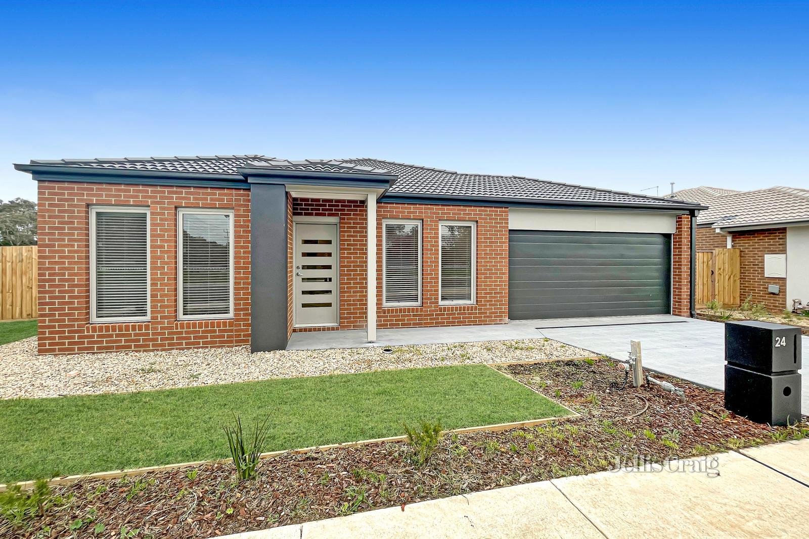 24-26 Massey Crescent, Curlewis image 1
