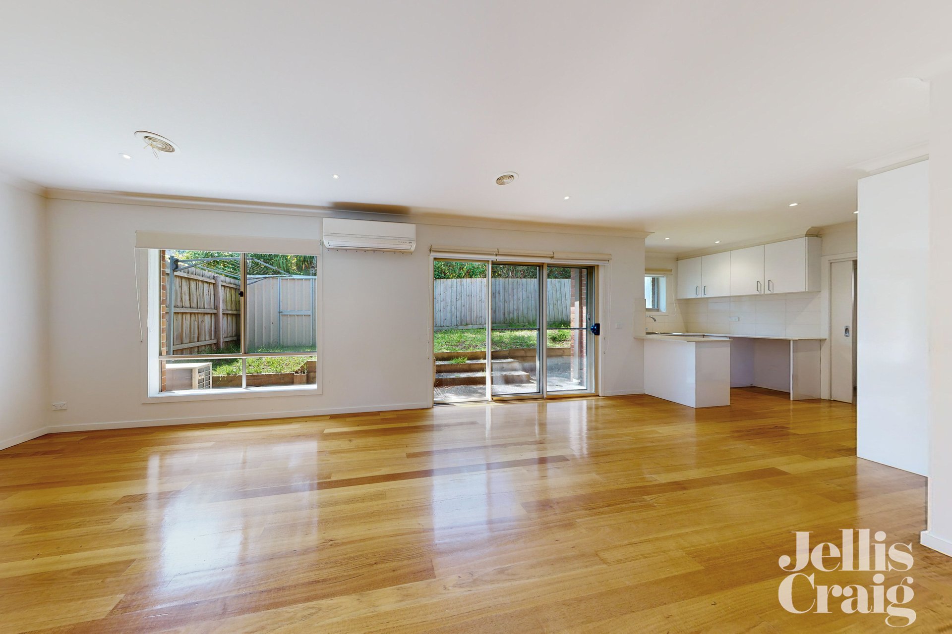 2/4-6 Smyth Street, Mount Waverley image 2