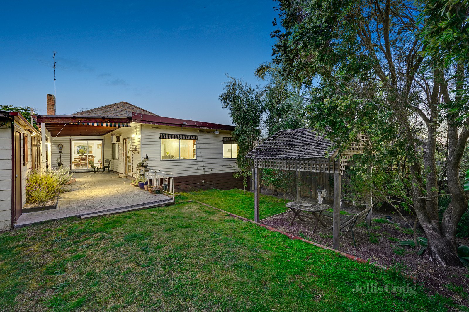 24 Allison Avenue, Glen Iris image 7