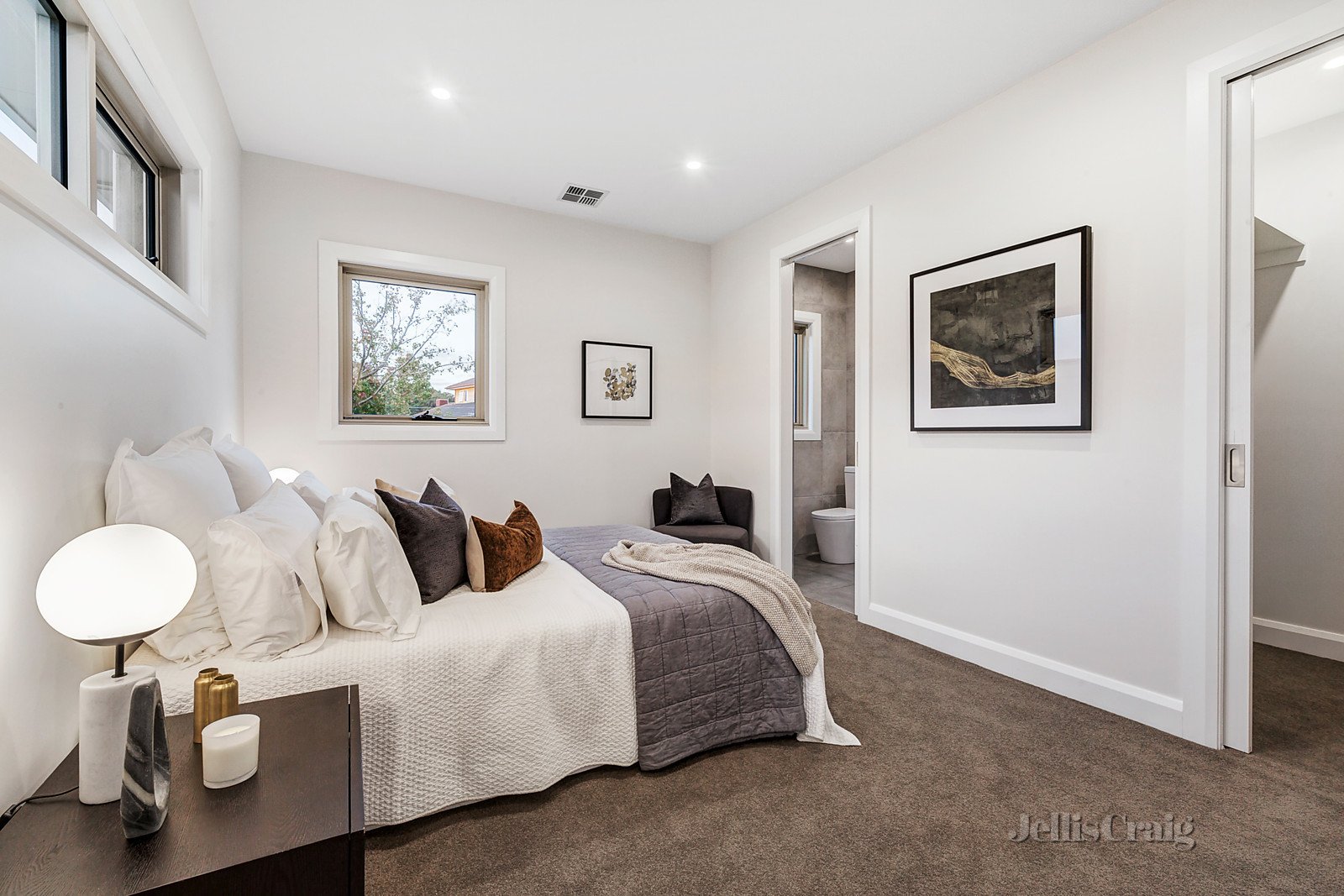 2/4 Ann Court, Mount Waverley image 9