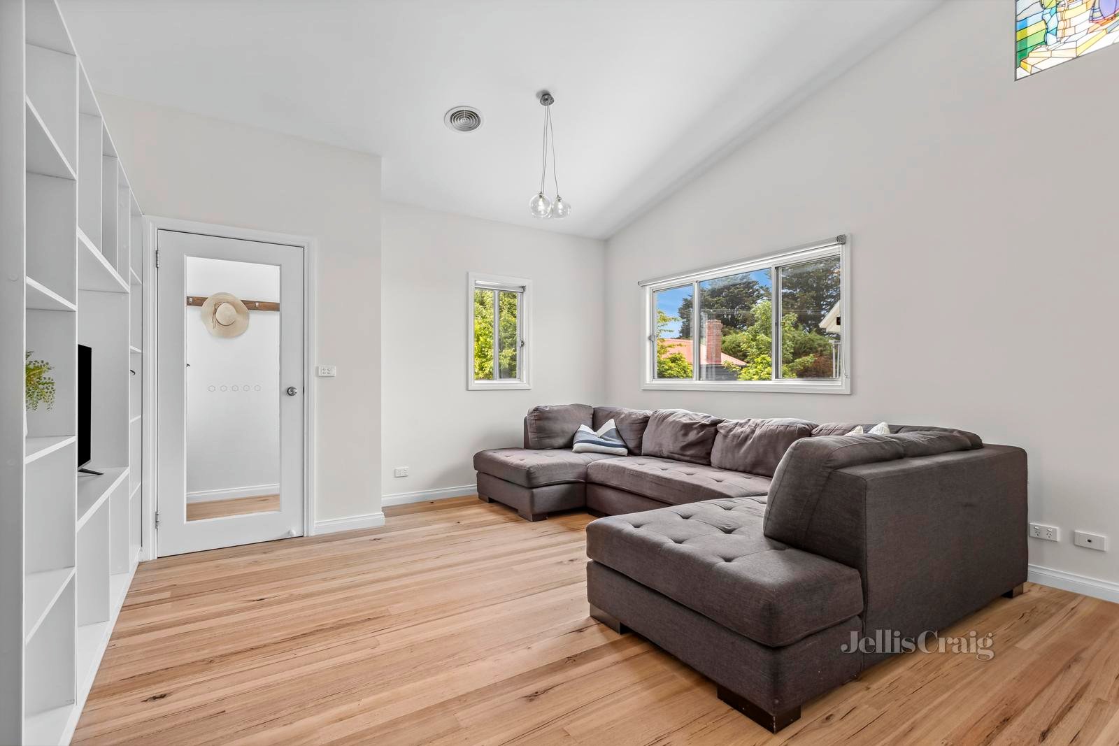 2/4 Anslow Street, Woodend image 3