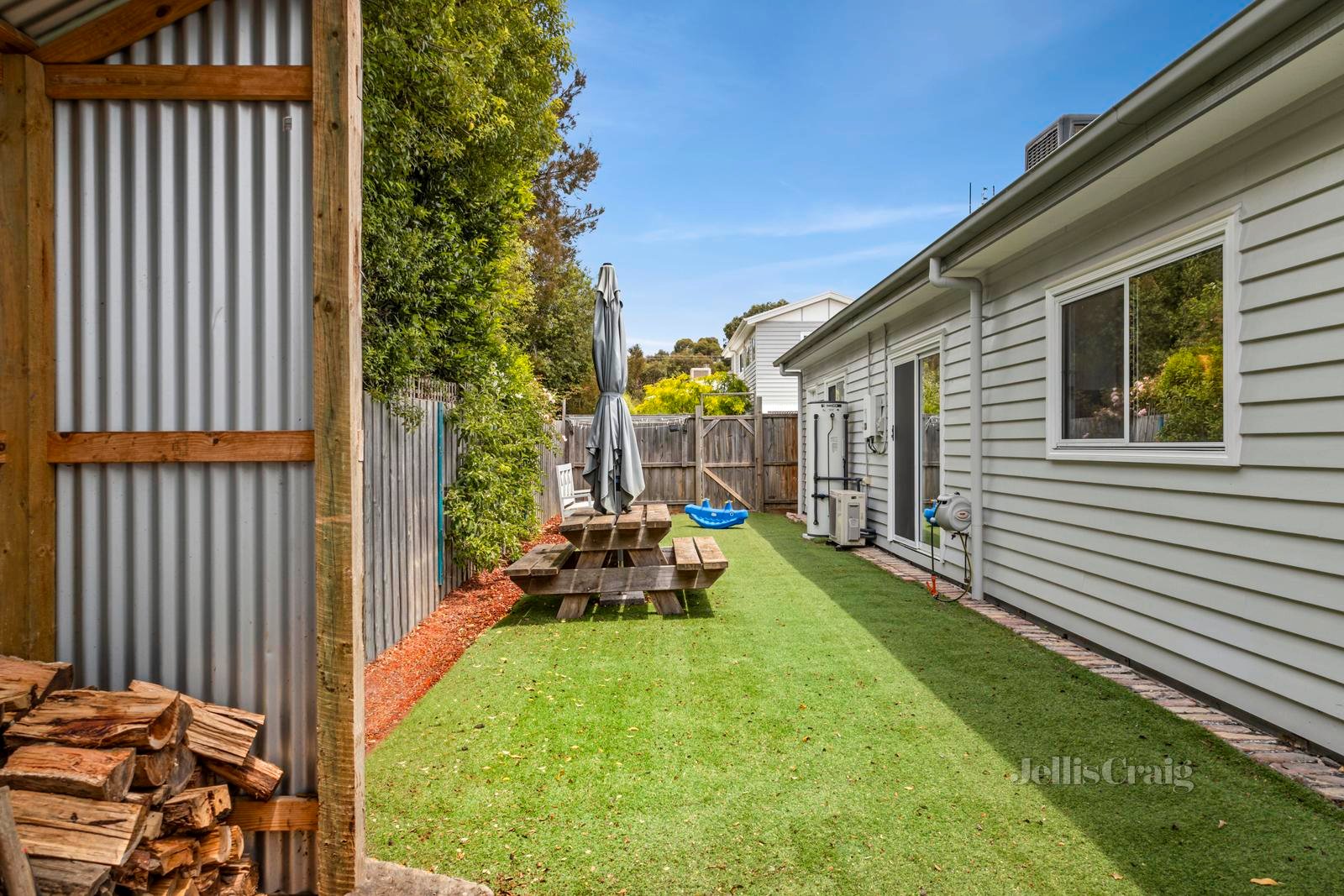 2/4 Anslow Street, Woodend image 8