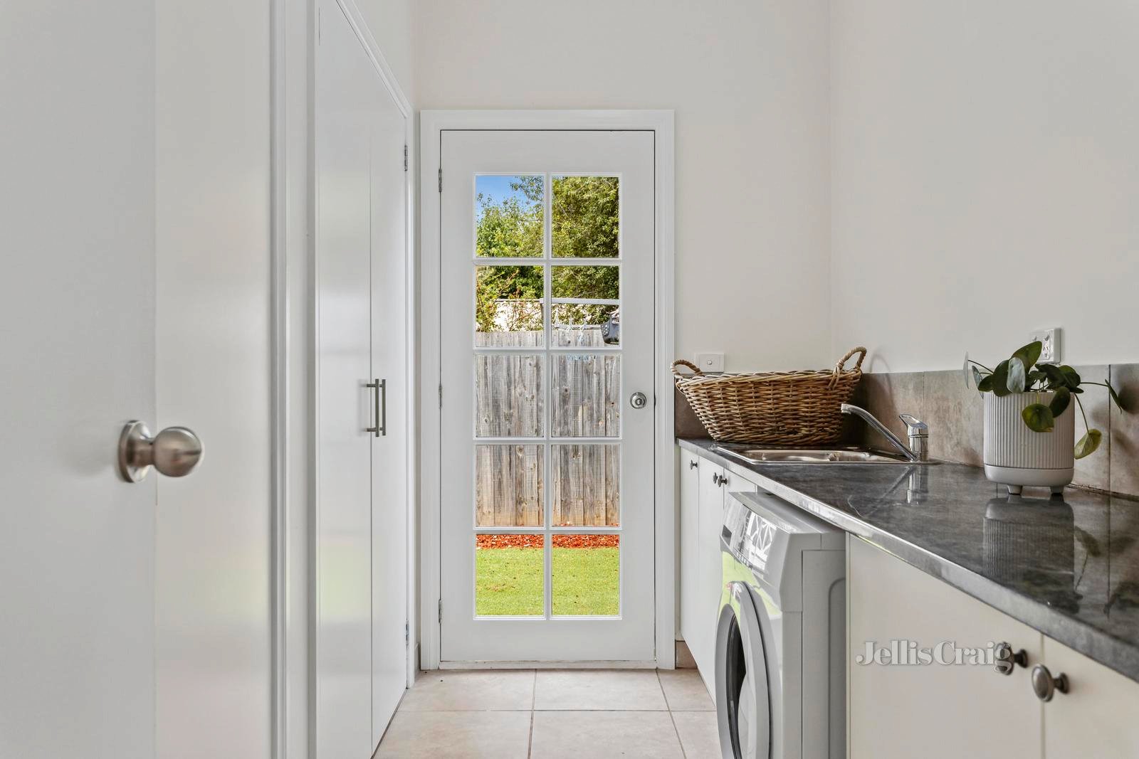 2/4 Anslow Street, Woodend image 12