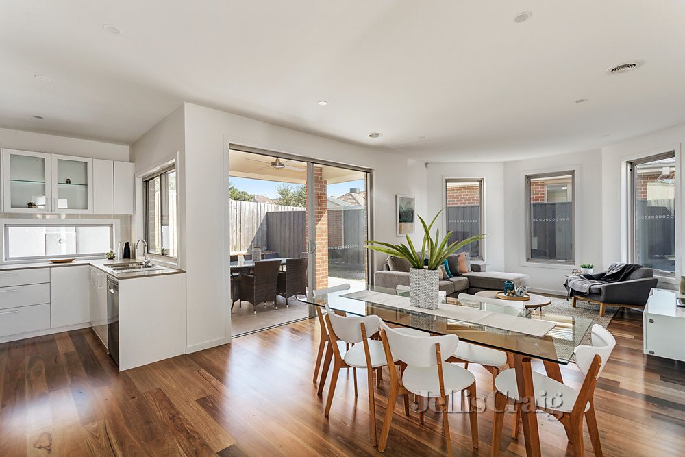 2/4 Anthony Crescent, Box Hill North image 3