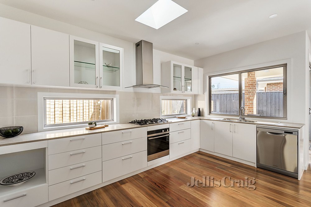 2/4 Anthony Crescent, Box Hill North image 2